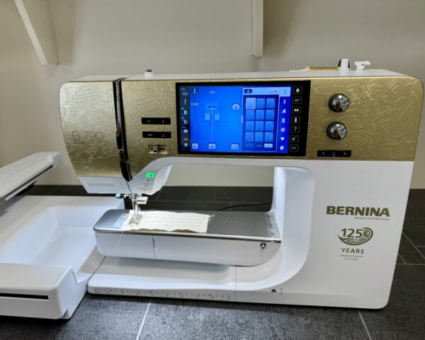 Second Hand Bernina 790 Plus with Embroidery Module - Image 3