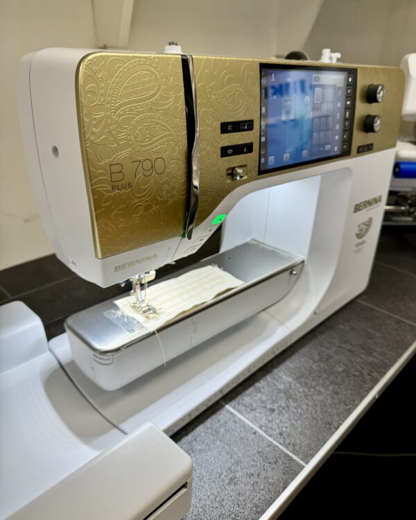 Second Hand Bernina 790 Plus with Embroidery Module - Image 7