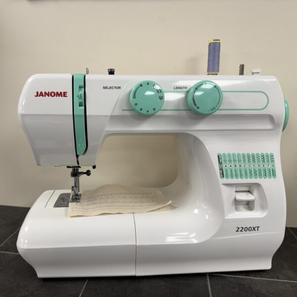 Second Hand Janome 2200XT